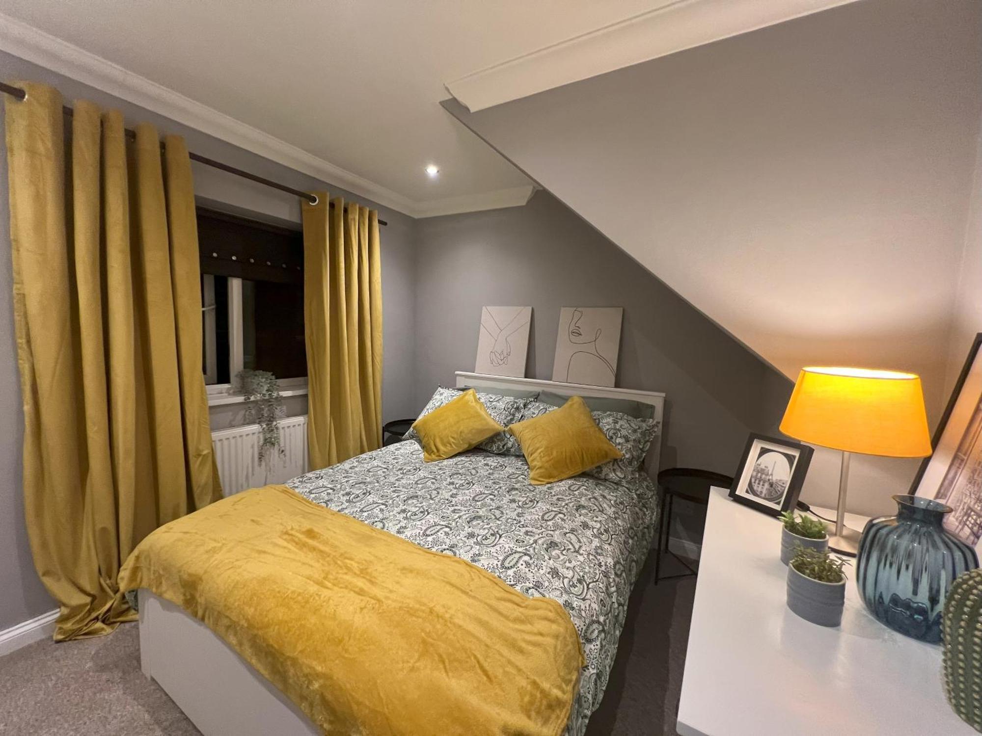 Two Bedroom Flat In * Londen