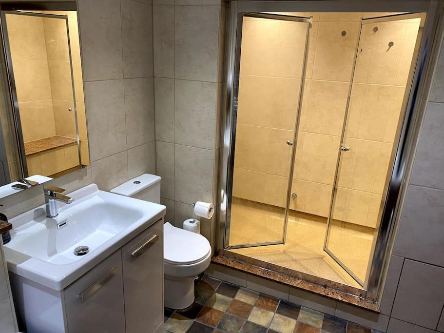 Lejlighed Garden Flat In London