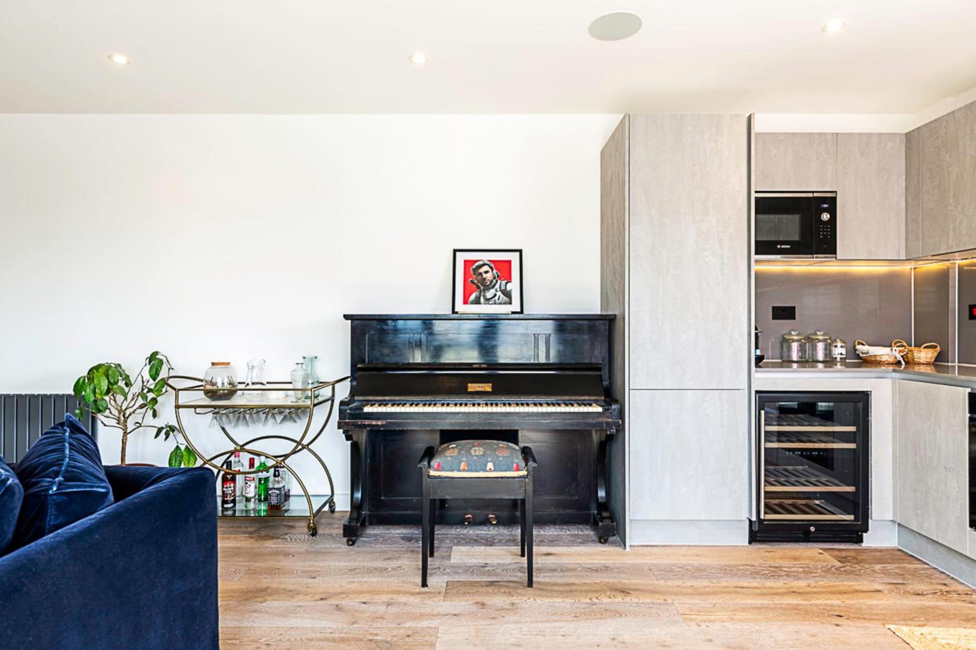Apartment View Spacious 2 Bedroom Penthouse