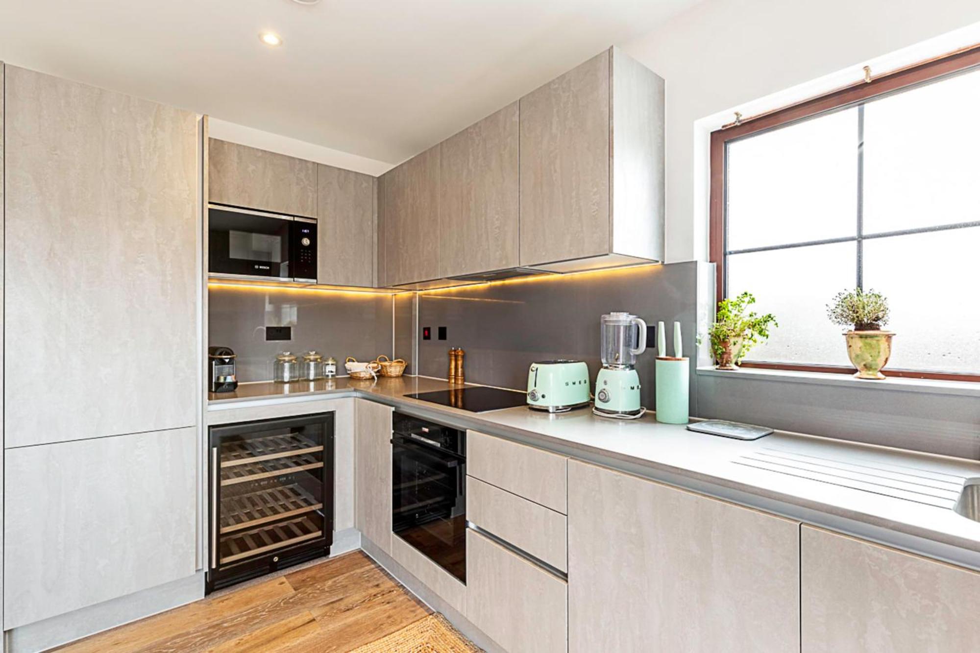 View Spacious 2 Bedroom Penthouse *