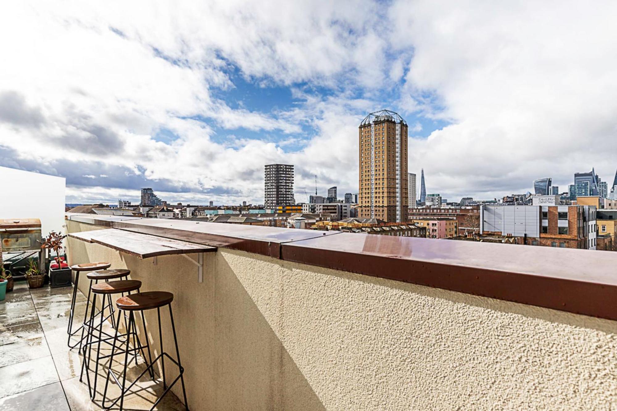 Apartment View Spacious 2 Bedroom Penthouse *