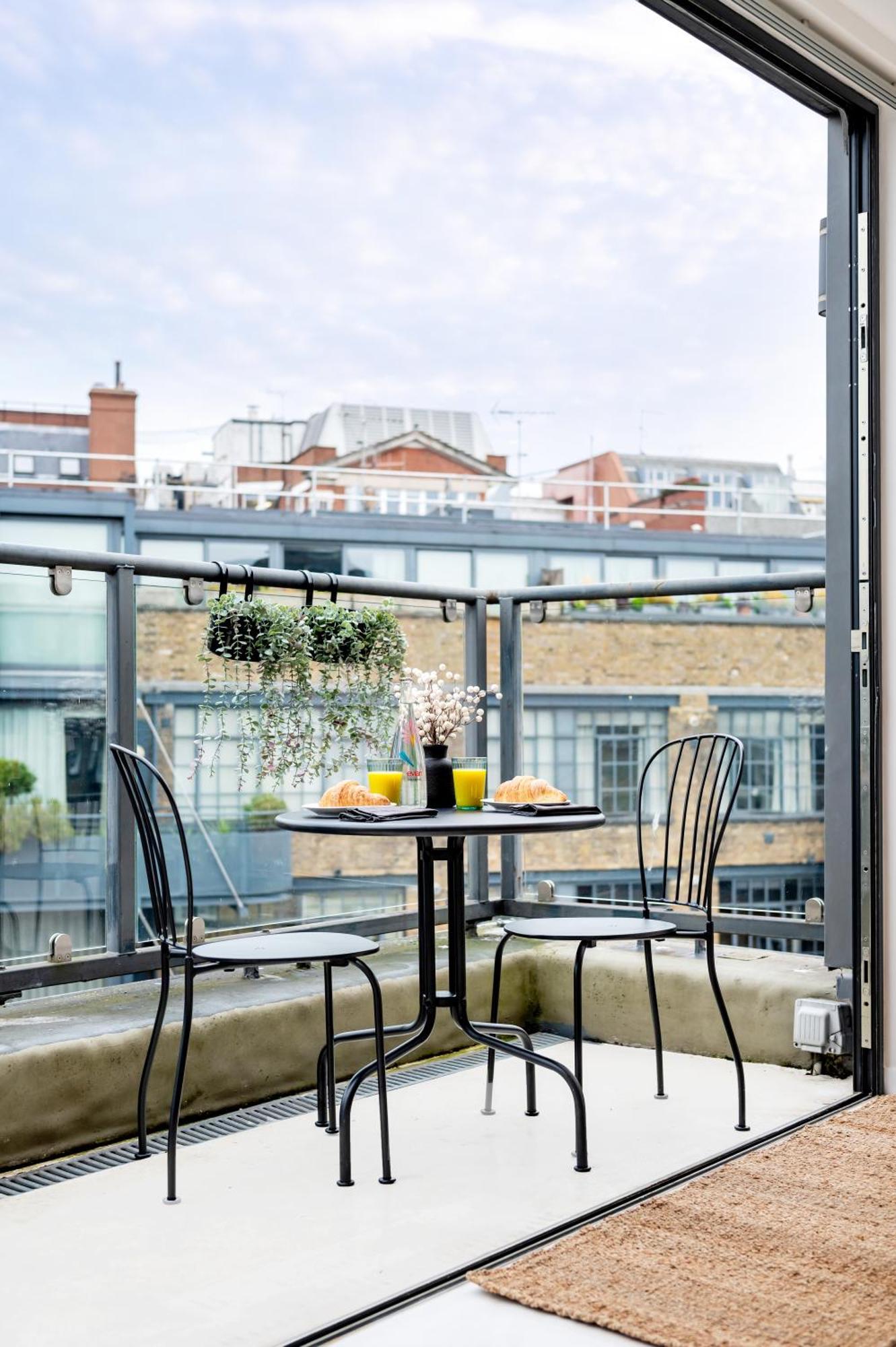 Huge & 3 Bedr, 4 Beds, Covent Gdn Appartement *