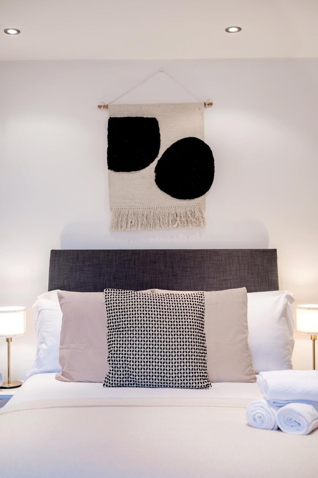 Lejlighed Huge & 3 Bedr, 4 Beds, Covent Gdn *