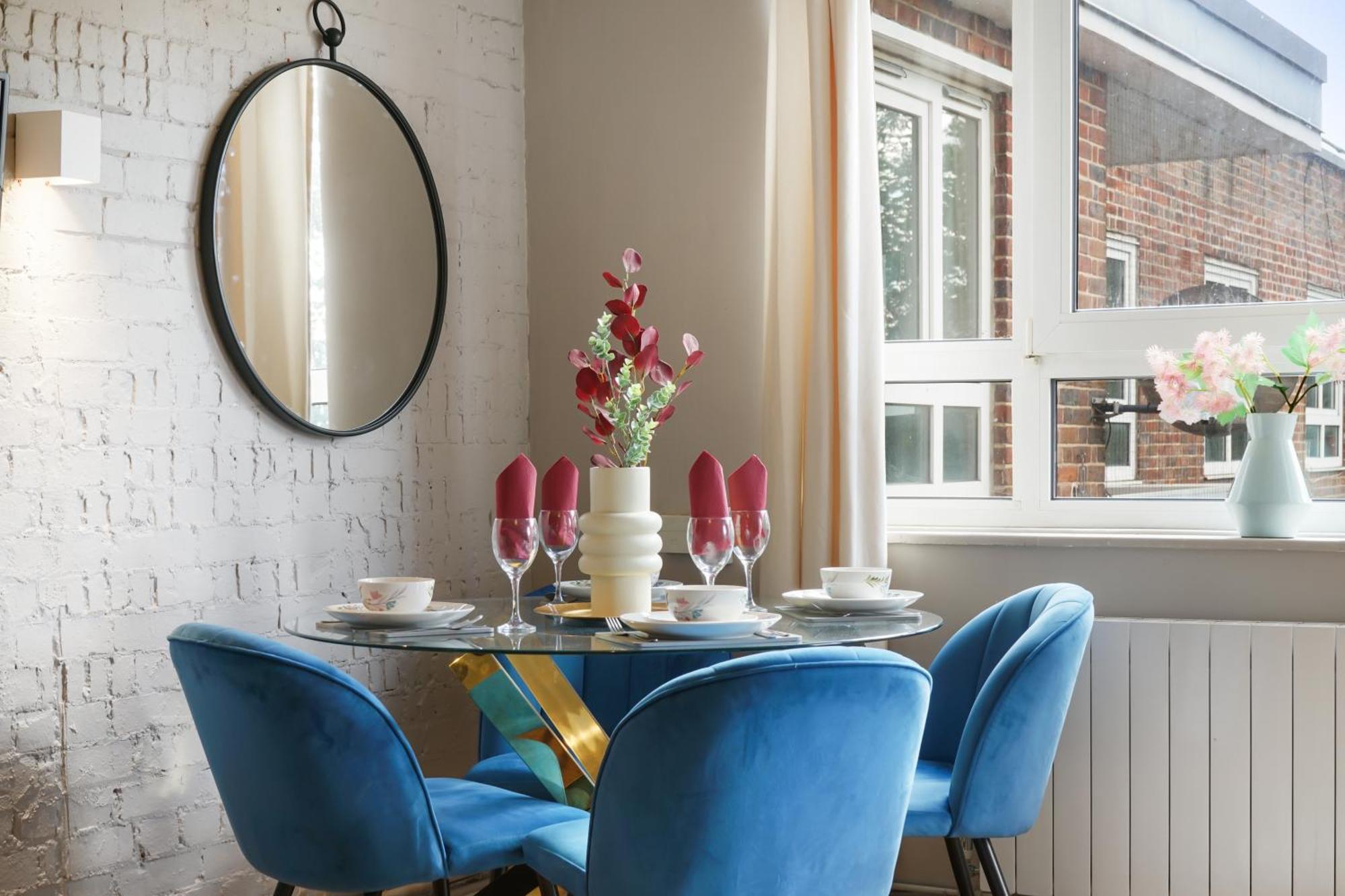 Lovely 2 Bedroom Flat In London-balcony - Sleeps 6 Leilighet *