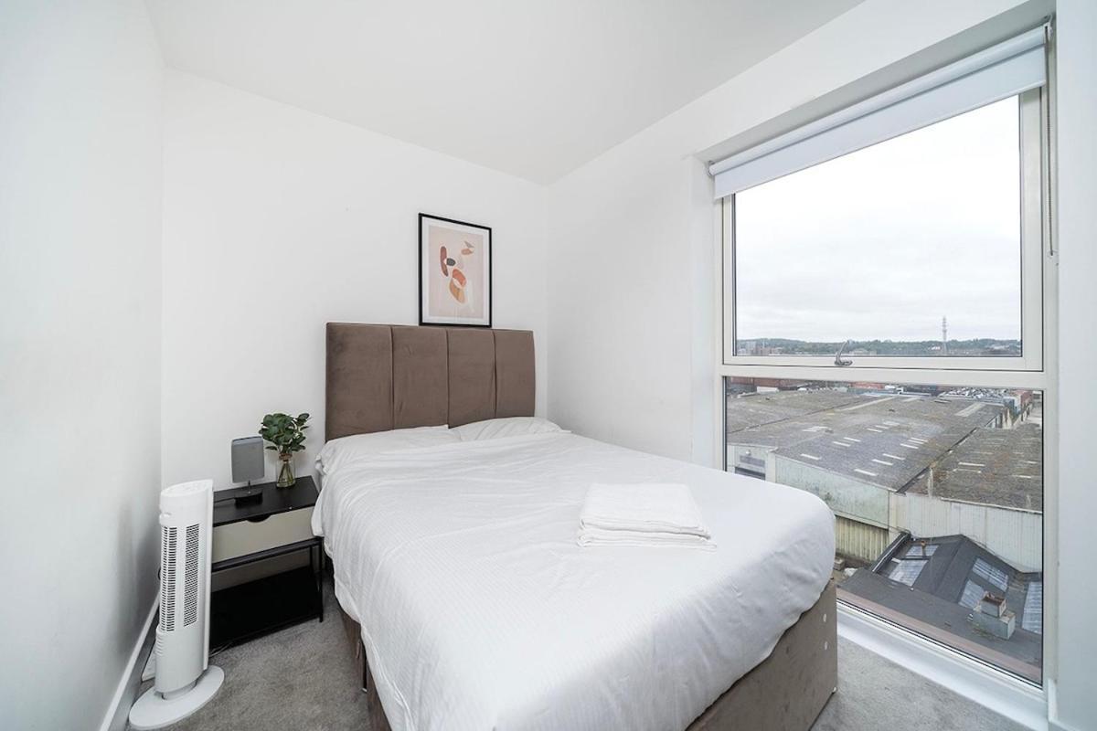 Appartement Deluxe Double Bed In Shared Near Canary Wharf, Airport & O2 Arena With Thames View Londen
