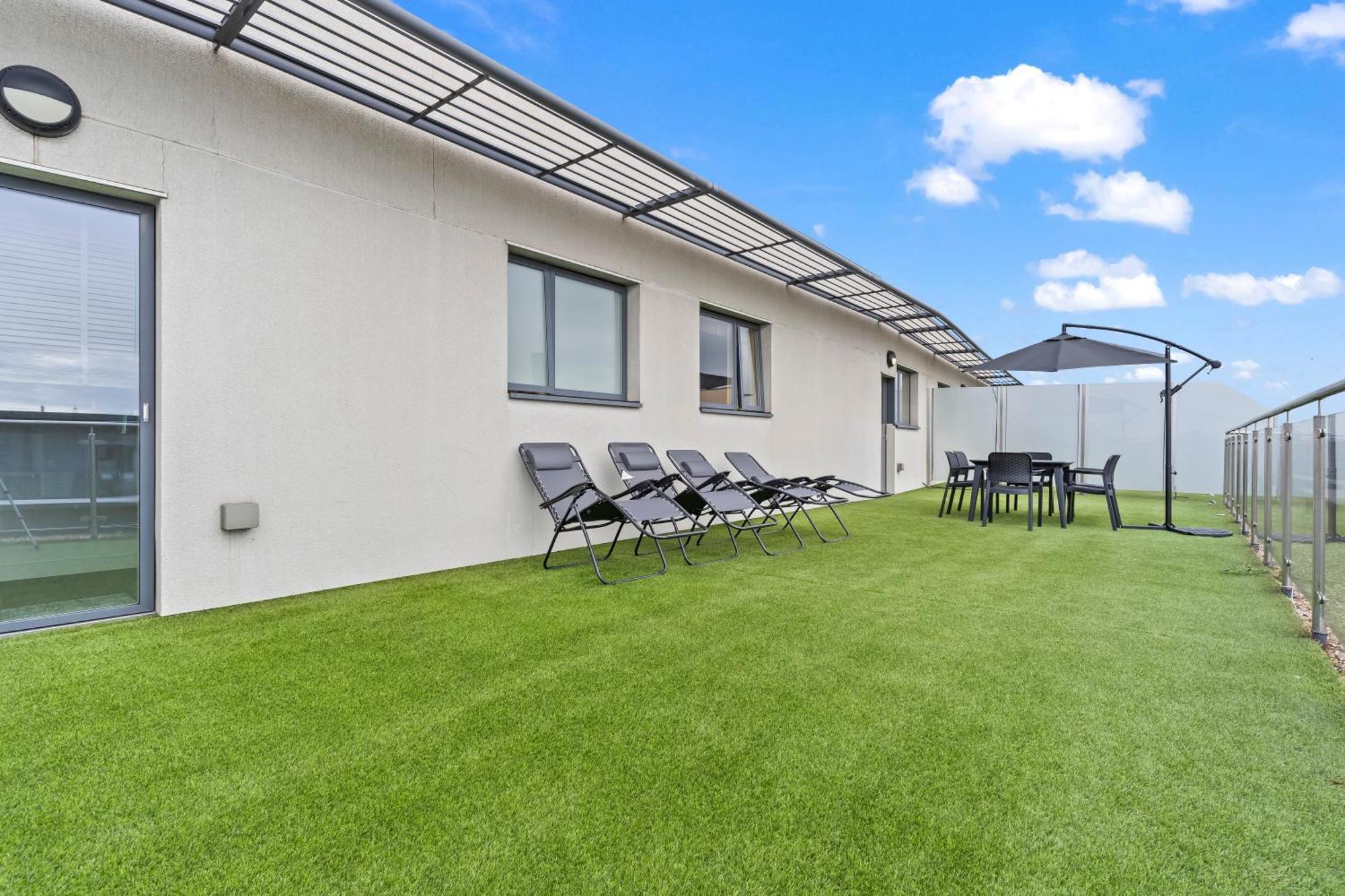 Spectacular 3br 2bath Rooftop Sky-views With Parking Lejlighed *