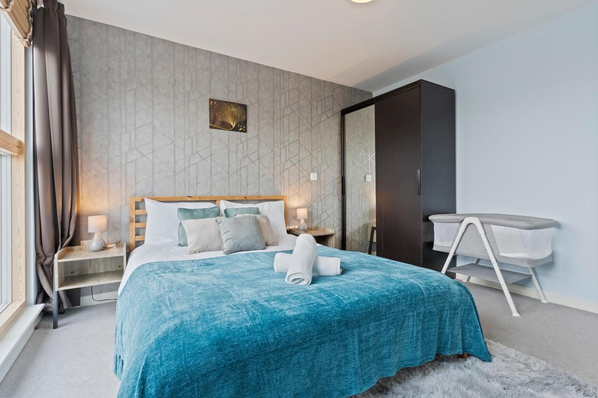 Spectacular 3br 2bath Rooftop Sky-views With Parking Lejlighed London