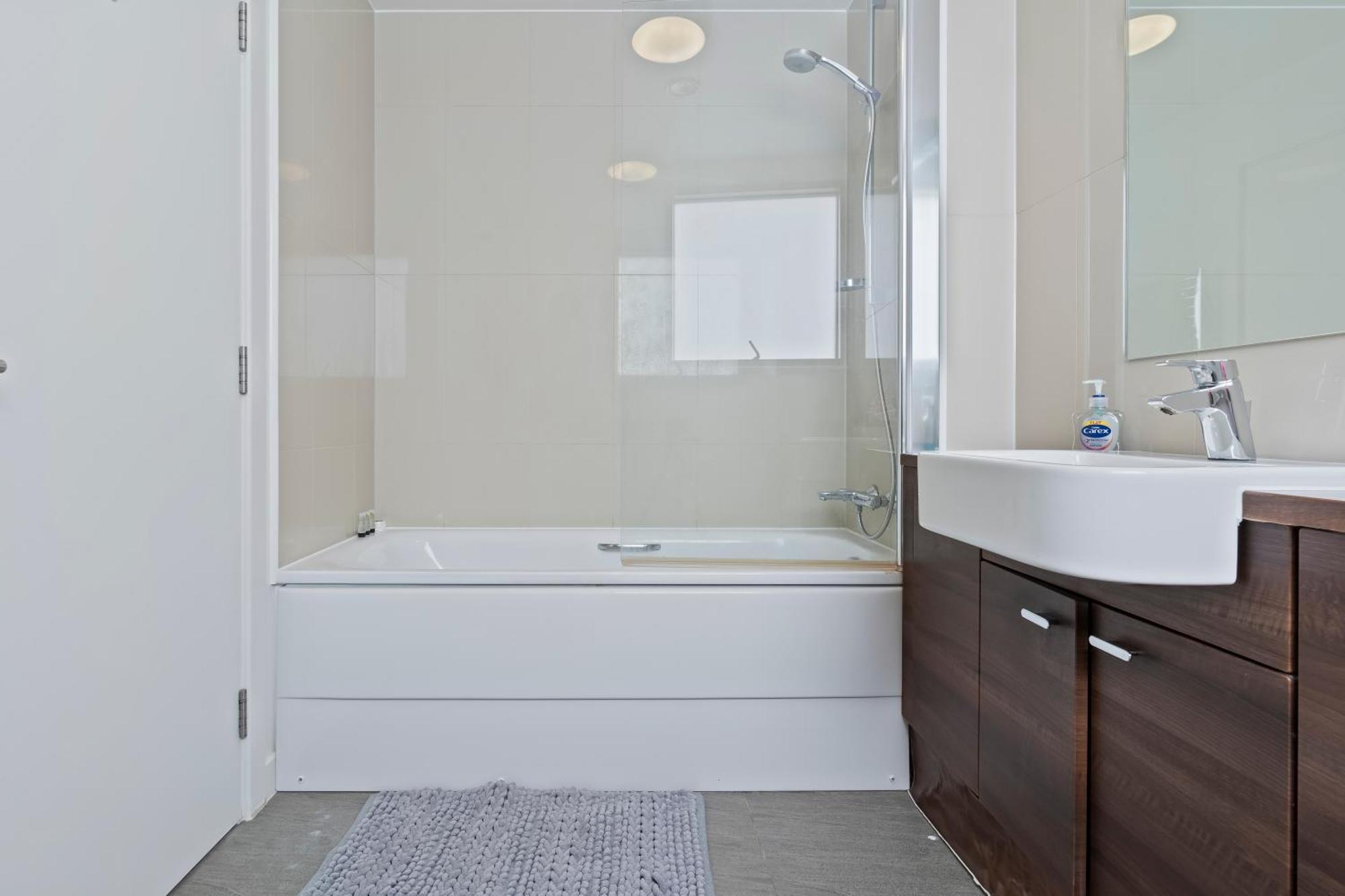Spectacular 3br 2bath Rooftop Sky-views With Parking Lejlighed