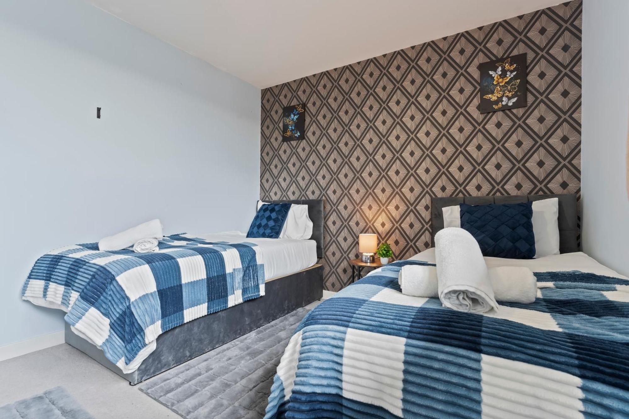 Spectacular 3br 2bath Rooftop Sky-views With Parking Lejlighed London