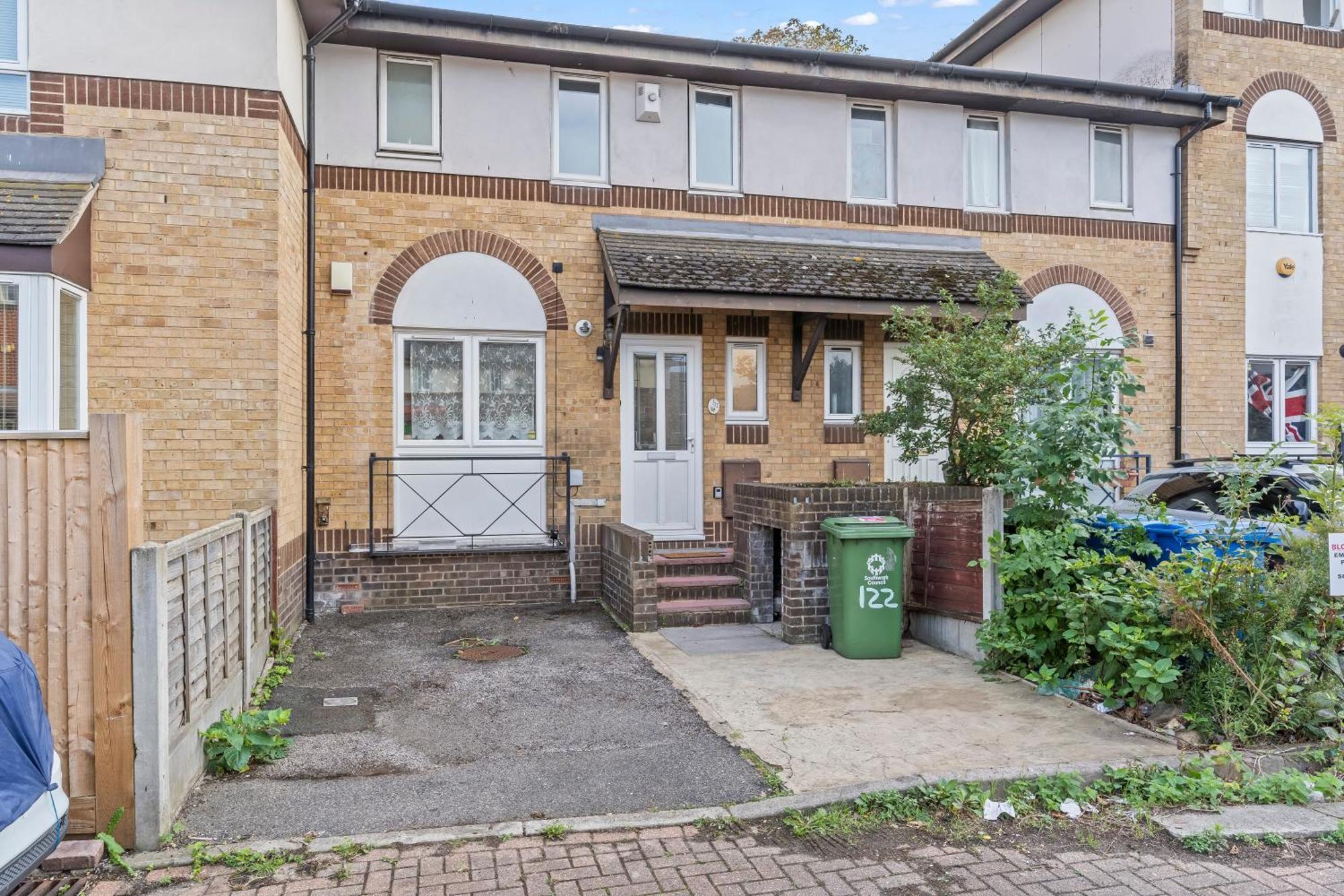 Lovely 4br House In The With Parking Holiday home *