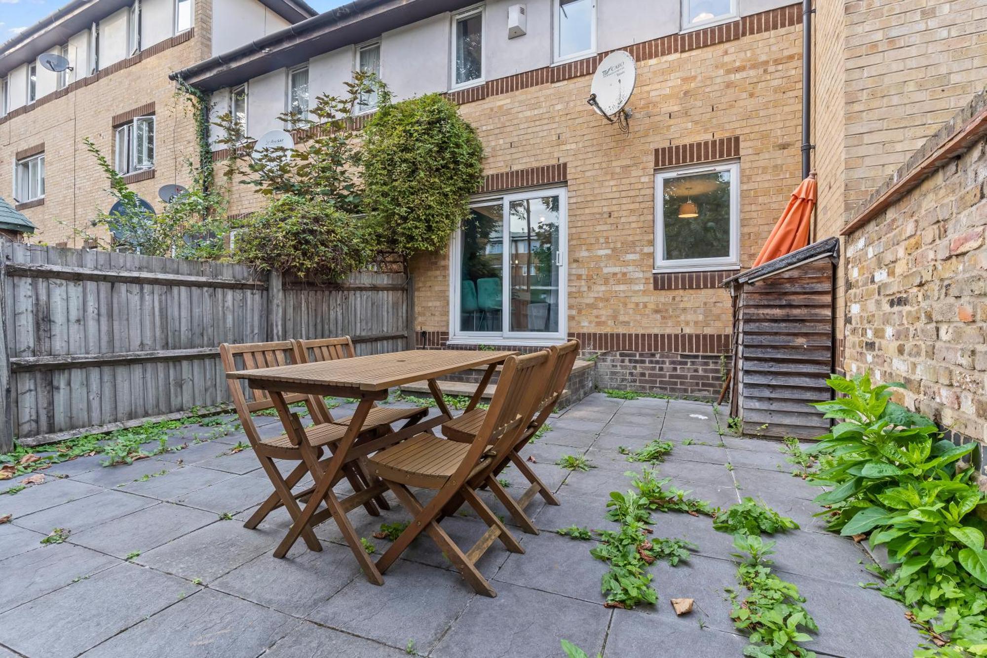 Lovely 4br House In The With Parking * London