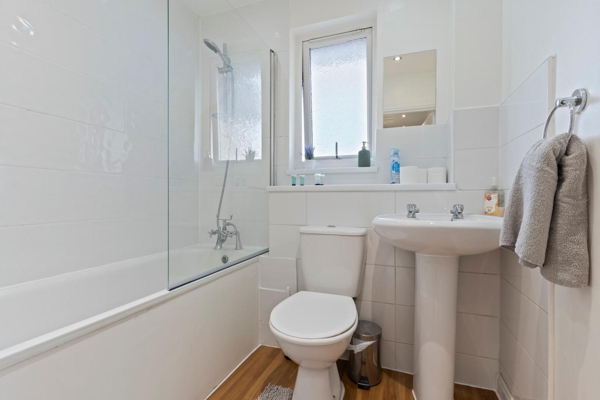 Holiday home Lovely 4br House In The With Parking London