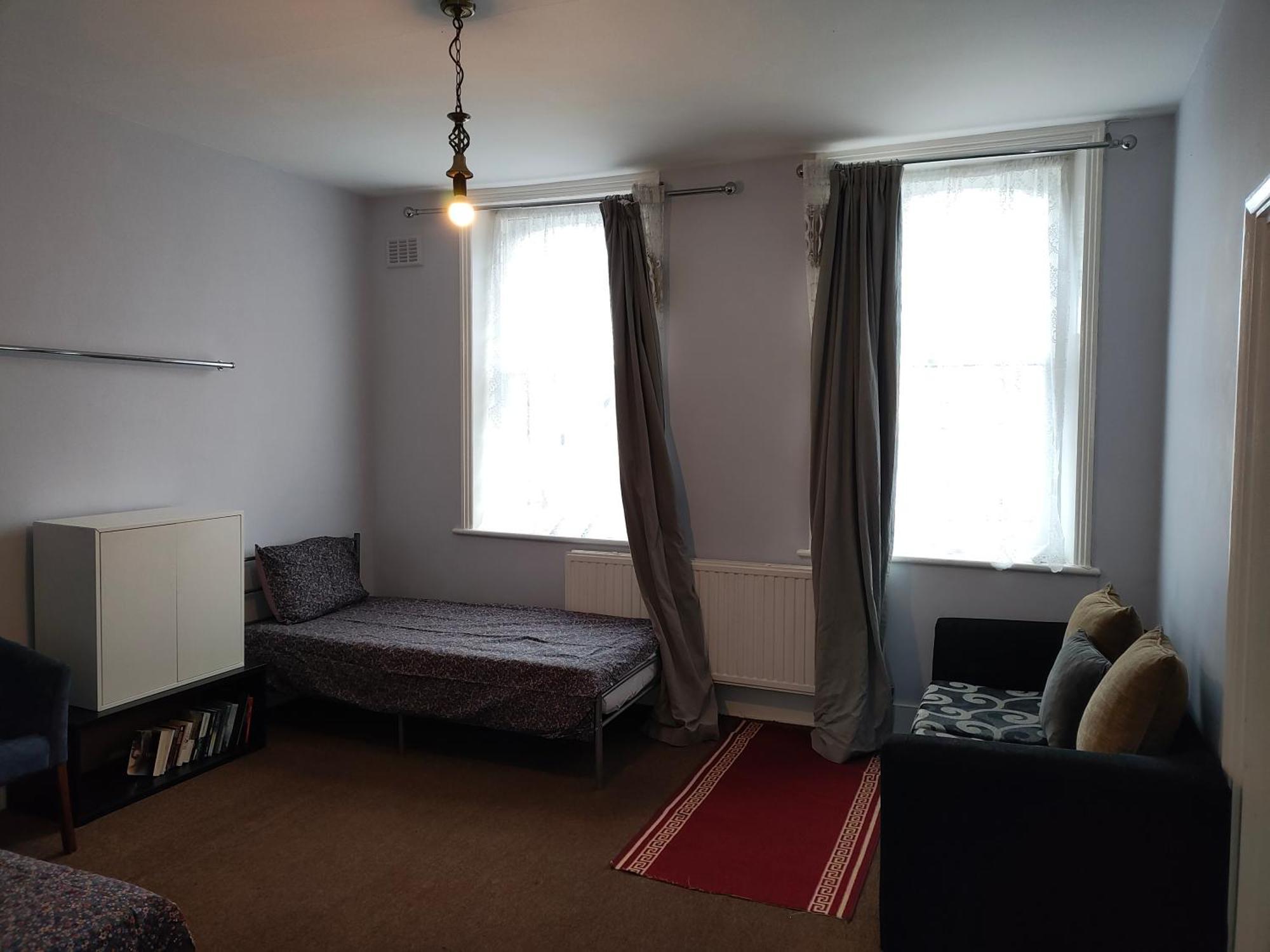 The Highbury & Islington 2 Single Beds * Londra