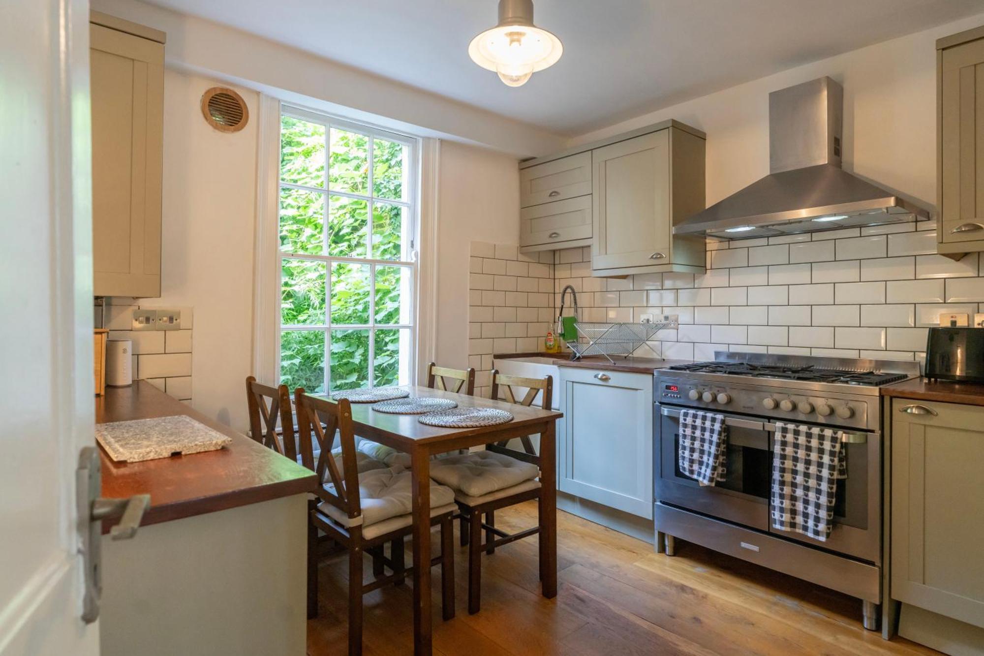Gorgeous 2bed House In New Road Lejlighed