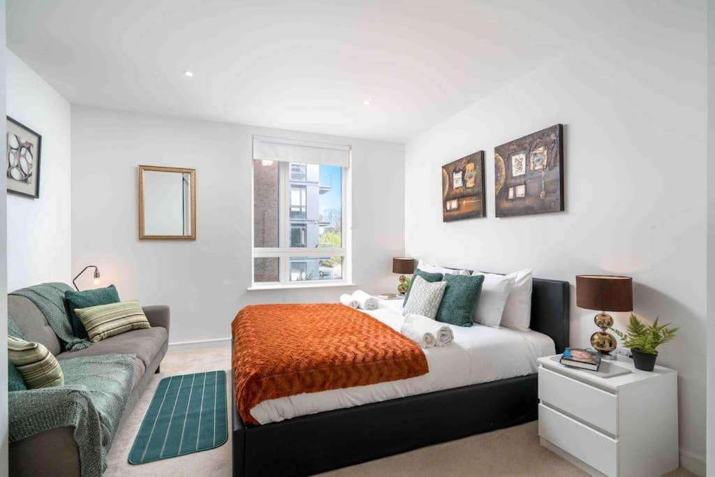 Luxury Kew Bridge Balcony Free Parking Apartment
