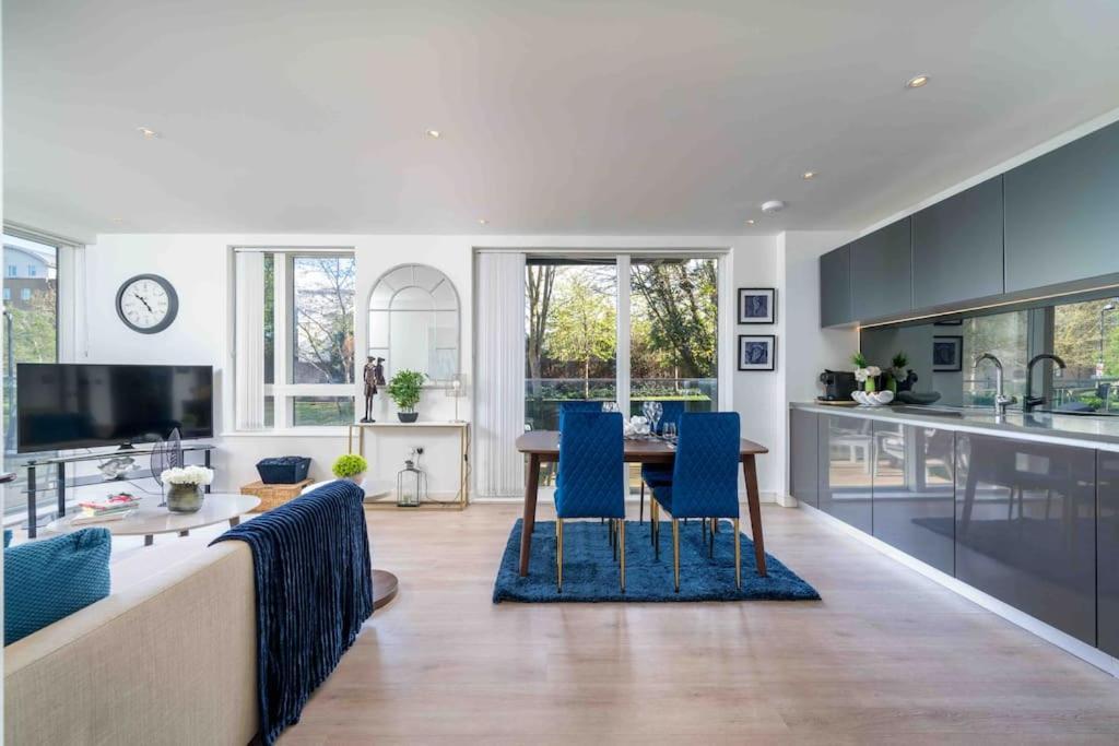 Luxury Kew Bridge Balcony Free Parking Apartment