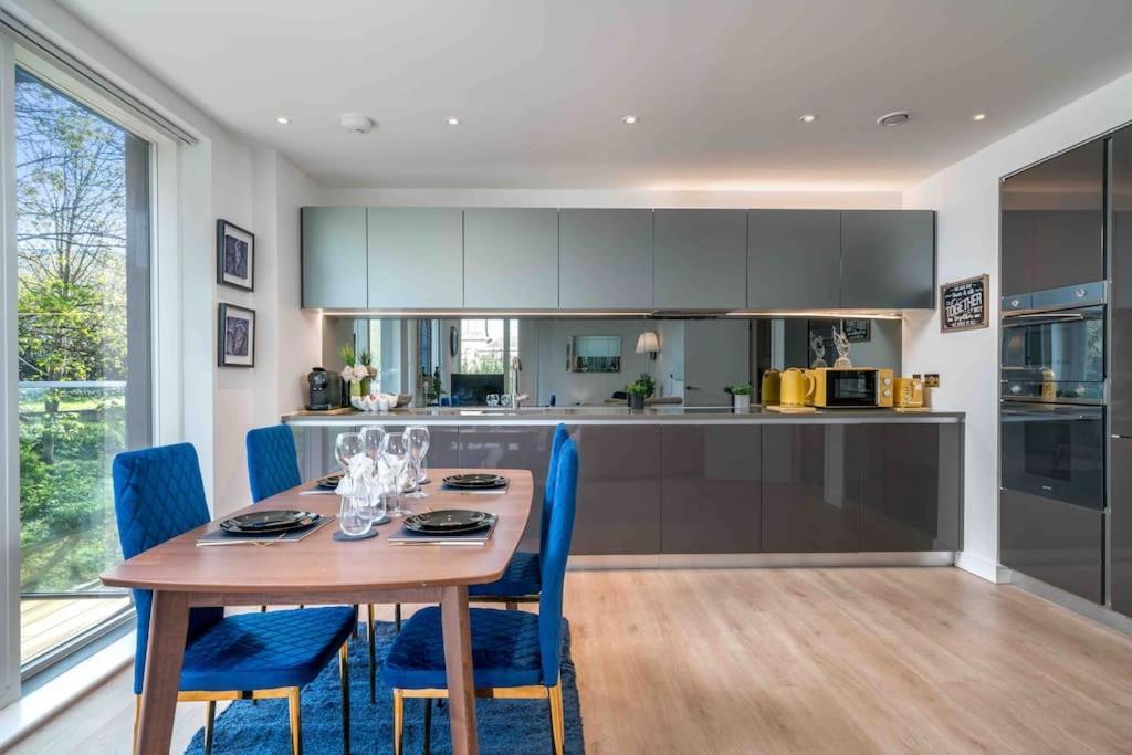 Luxury Kew Bridge Balcony Free Parking Apartment