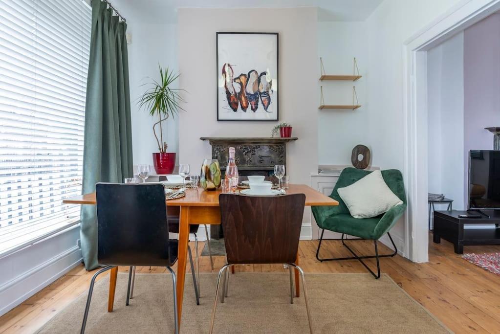 Stylish Townhouse, Perfect For Large Groups, Convenient Public Transport Links, Close To Tower Bridge And Liverpool Street * Londen