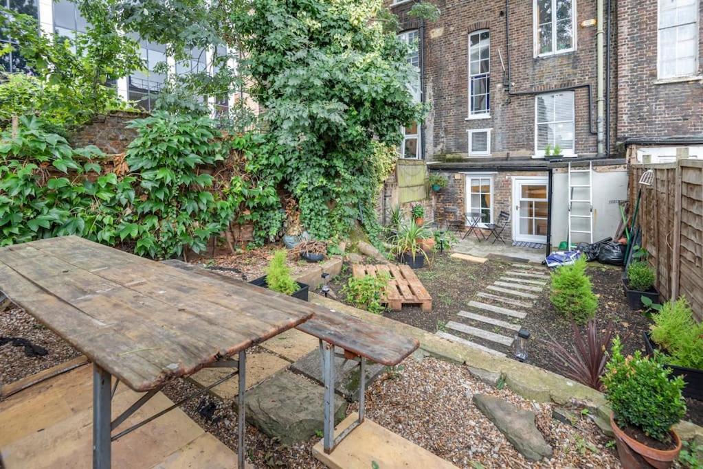 Stylish Townhouse, Perfect For Large Groups, Convenient Public Transport Links, Close To Tower Bridge And Liverpool Street Appartement *