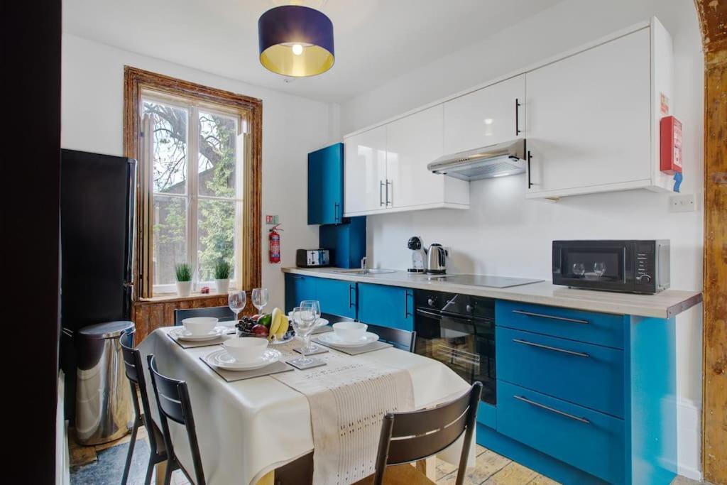 Stylish Townhouse, Perfect For Large Groups, Convenient Public Transport Links, Close To Tower Bridge And Liverpool Street Appartement