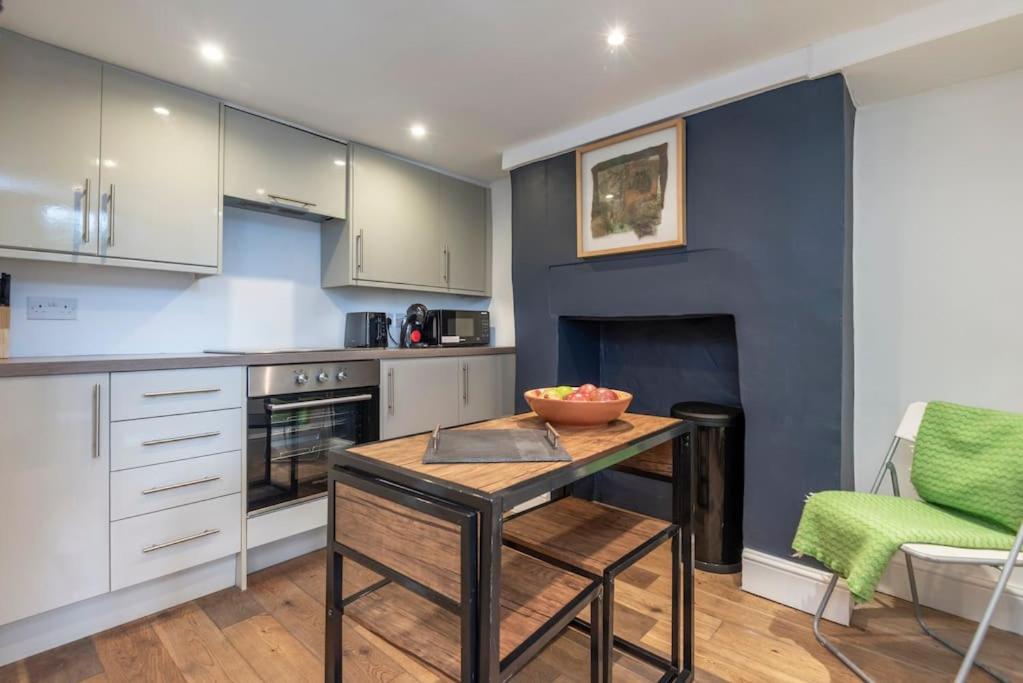 Appartement Stylish Townhouse, Perfect For Large Groups, Convenient Public Transport Links, Close To Tower Bridge And Liverpool Street Londen