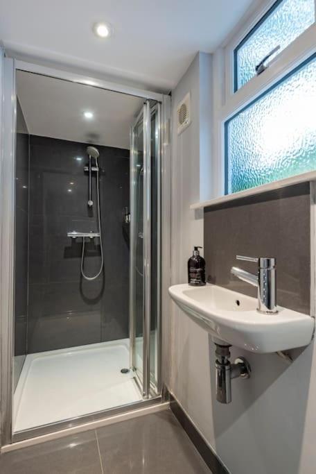 Appartement Stylish Townhouse, Perfect For Large Groups, Convenient Public Transport Links, Close To Tower Bridge And Liverpool Street *