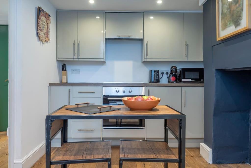 Appartement Stylish Townhouse, Perfect For Large Groups, Convenient Public Transport Links, Close To Tower Bridge And Liverpool Street