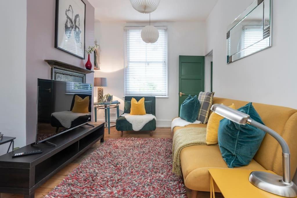 Stylish Townhouse, Perfect For Large Groups, Convenient Public Transport Links, Close To Tower Bridge And Liverpool Street Appartement *