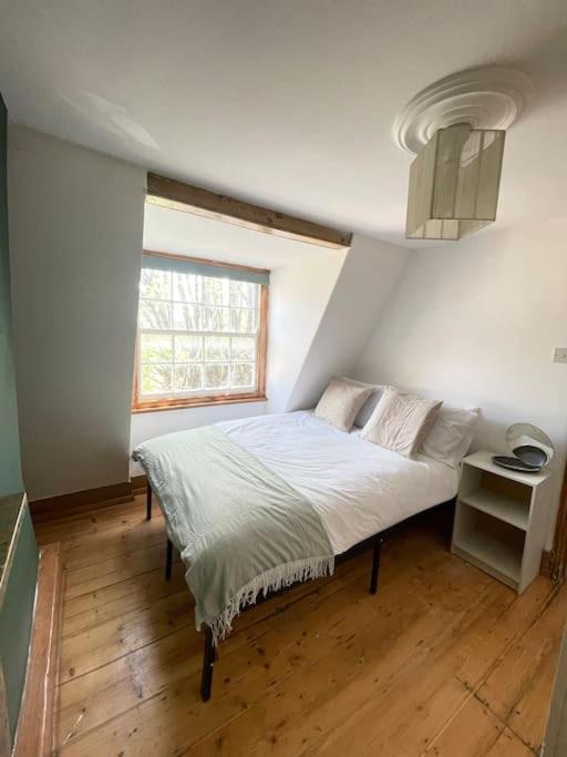 Stylish Townhouse, Perfect For Large Groups, Convenient Public Transport Links, Close To Tower Bridge And Liverpool Street * Londen
