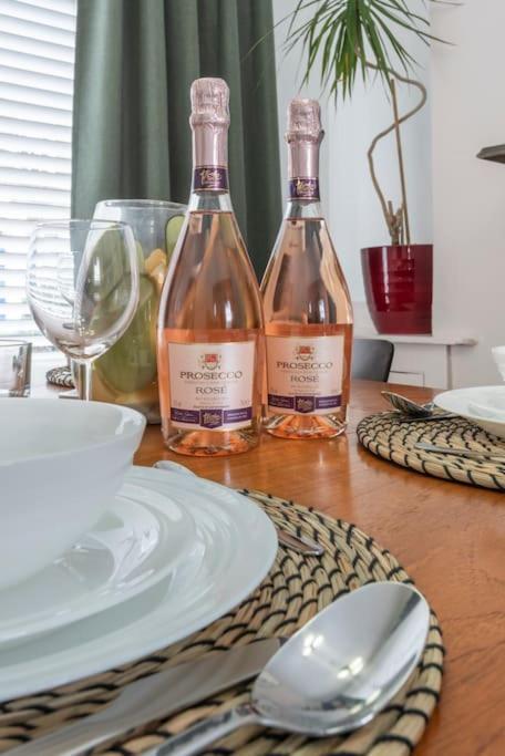 Appartement Stylish Townhouse, Perfect For Large Groups, Convenient Public Transport Links, Close To Tower Bridge And Liverpool Street Londen