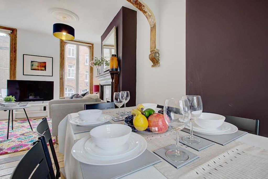 Stylish Townhouse, Perfect For Large Groups, Convenient Public Transport Links, Close To Tower Bridge And Liverpool Street Londen