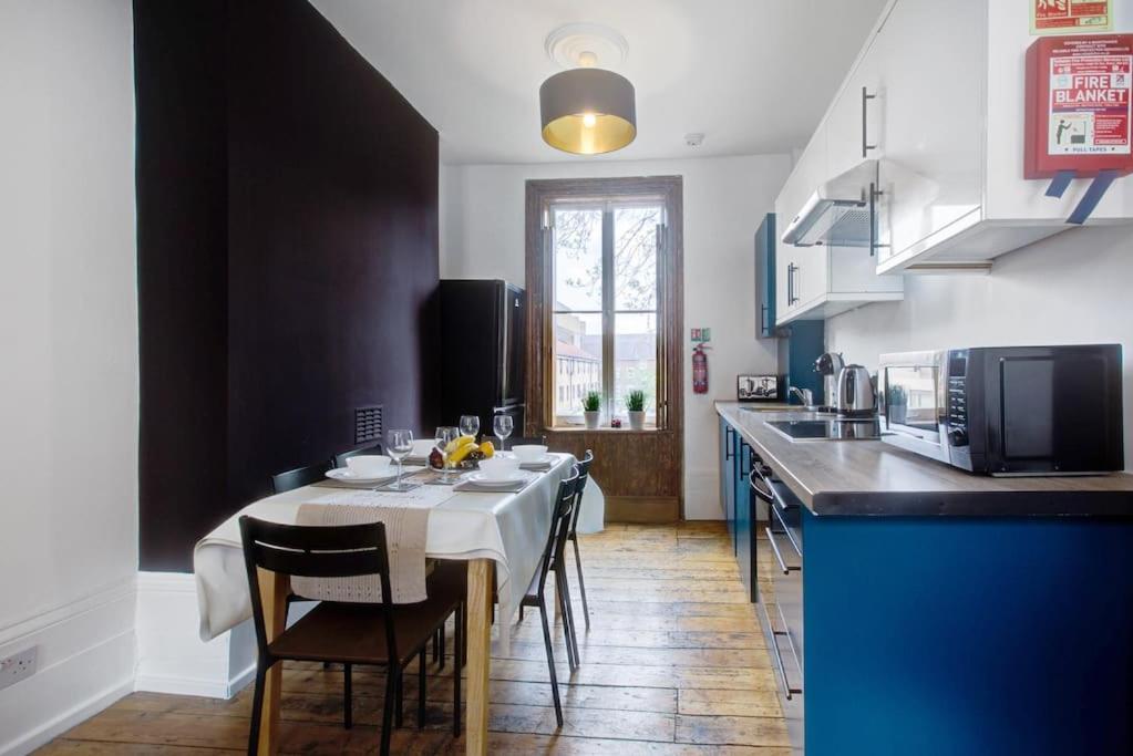Stylish Townhouse, Perfect For Large Groups, Convenient Public Transport Links, Close To Tower Bridge And Liverpool Street * Londen