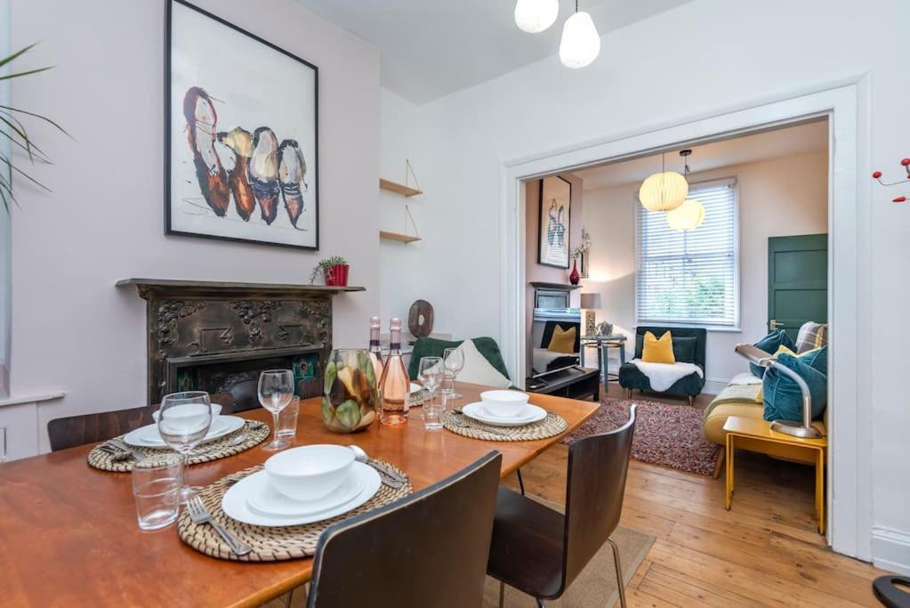 Stylish Townhouse, Perfect For Large Groups, Convenient Public Transport Links, Close To Tower Bridge And Liverpool Street * Londen