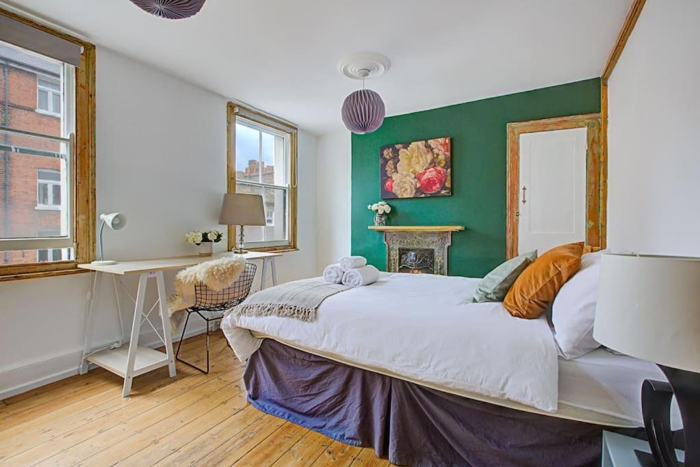 Stylish Townhouse, Perfect For Large Groups, Convenient Public Transport Links, Close To Tower Bridge And Liverpool Street * Londen
