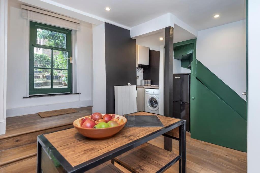 Stylish Townhouse, Perfect For Large Groups, Convenient Public Transport Links, Close To Tower Bridge And Liverpool Street * Londen