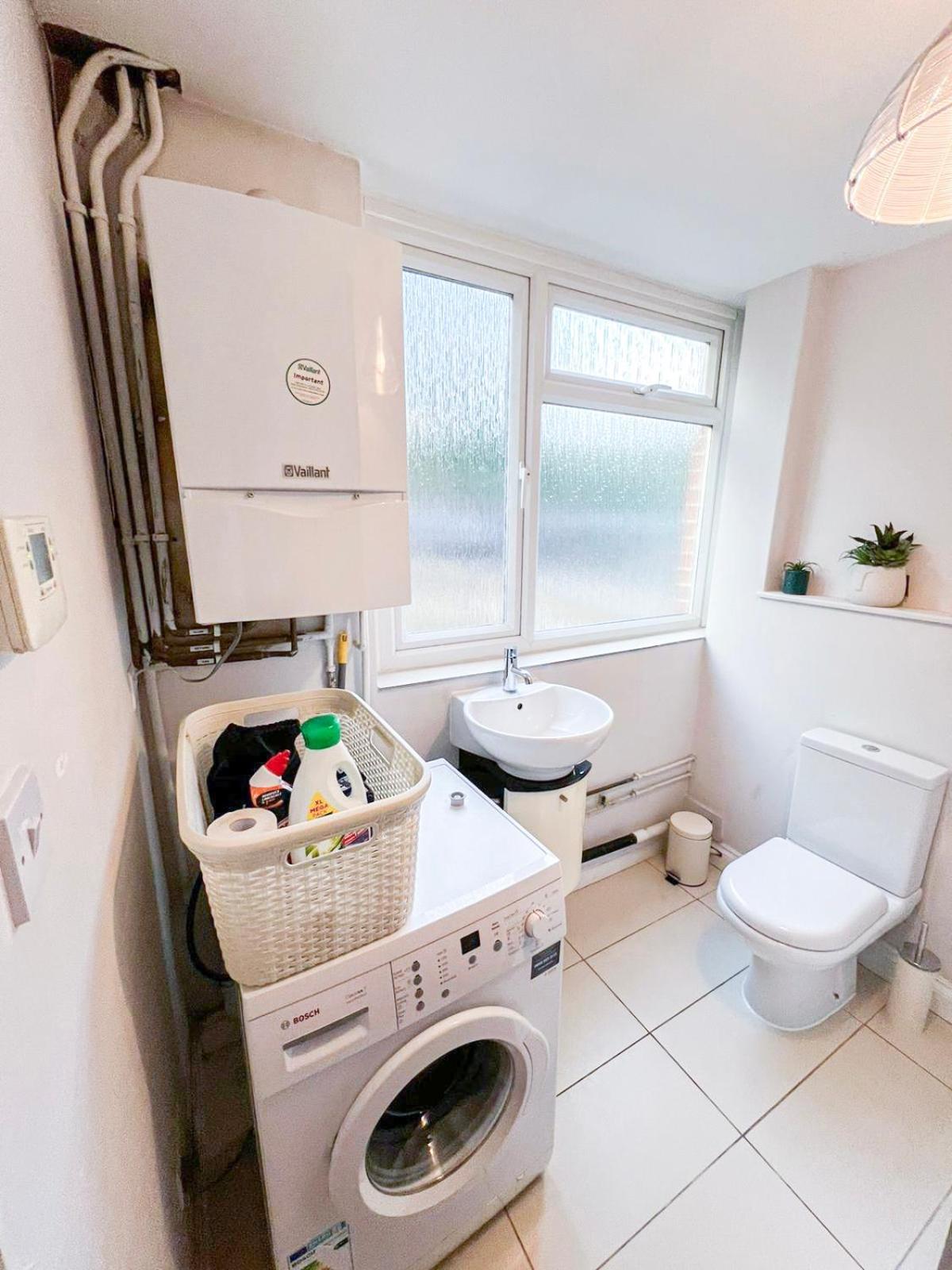 Lovely 4 Bedroom Flat With Ample Garden In Brondesbury, Kilburn Londra