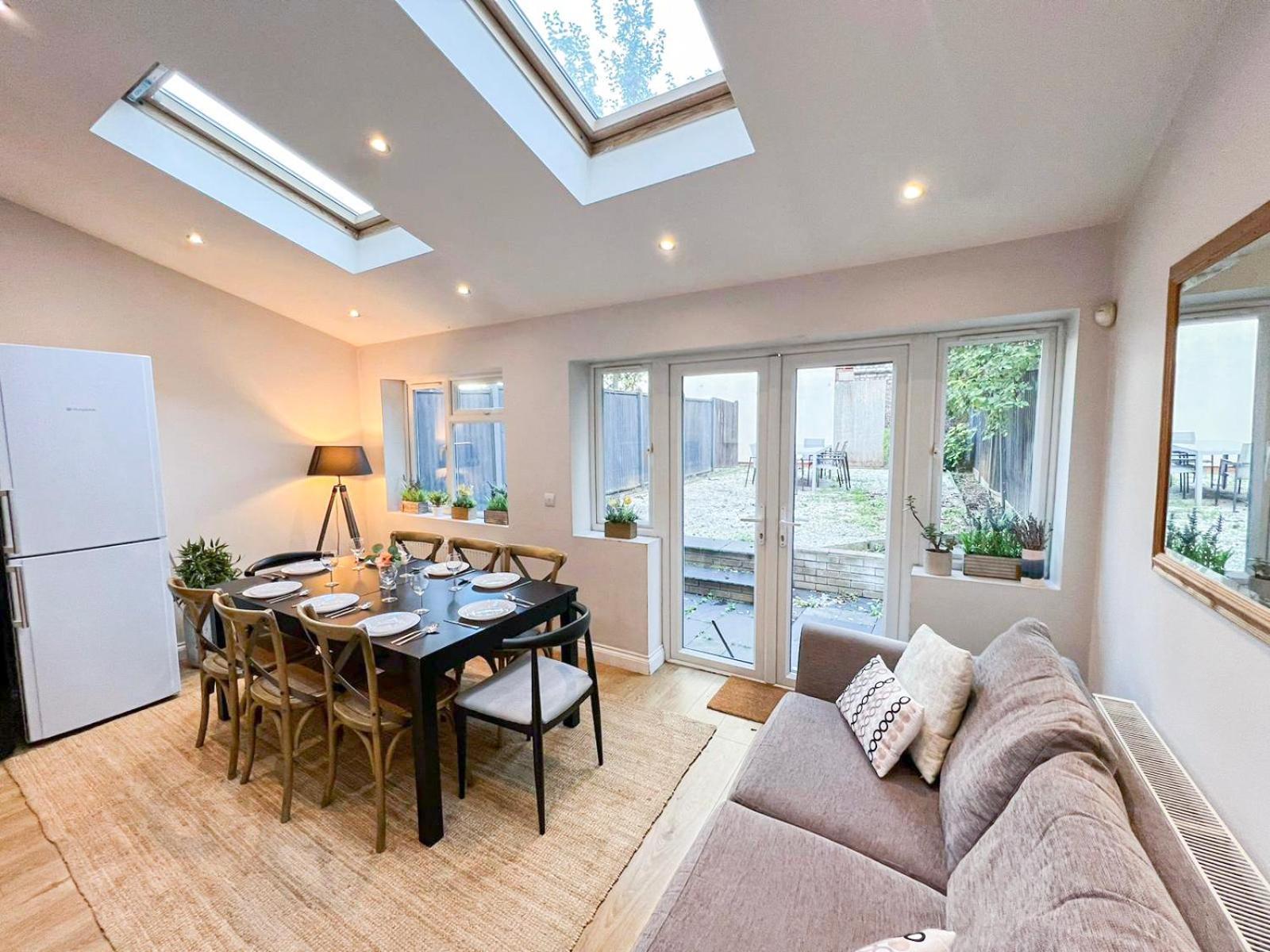 Lovely 4 Bedroom Flat With Ample Garden In Brondesbury, Kilburn Appartamento Londra