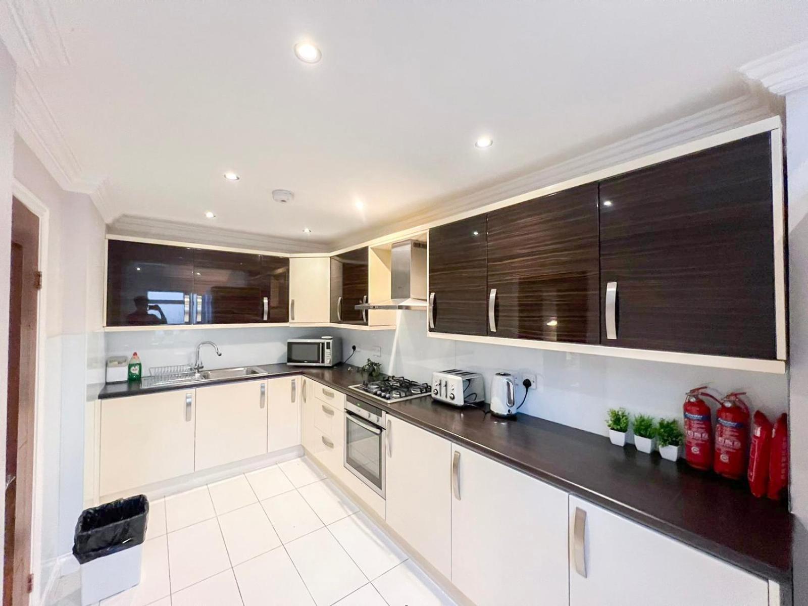 Lovely 4 Bedroom Flat With Ample Garden In Brondesbury, Kilburn Londra