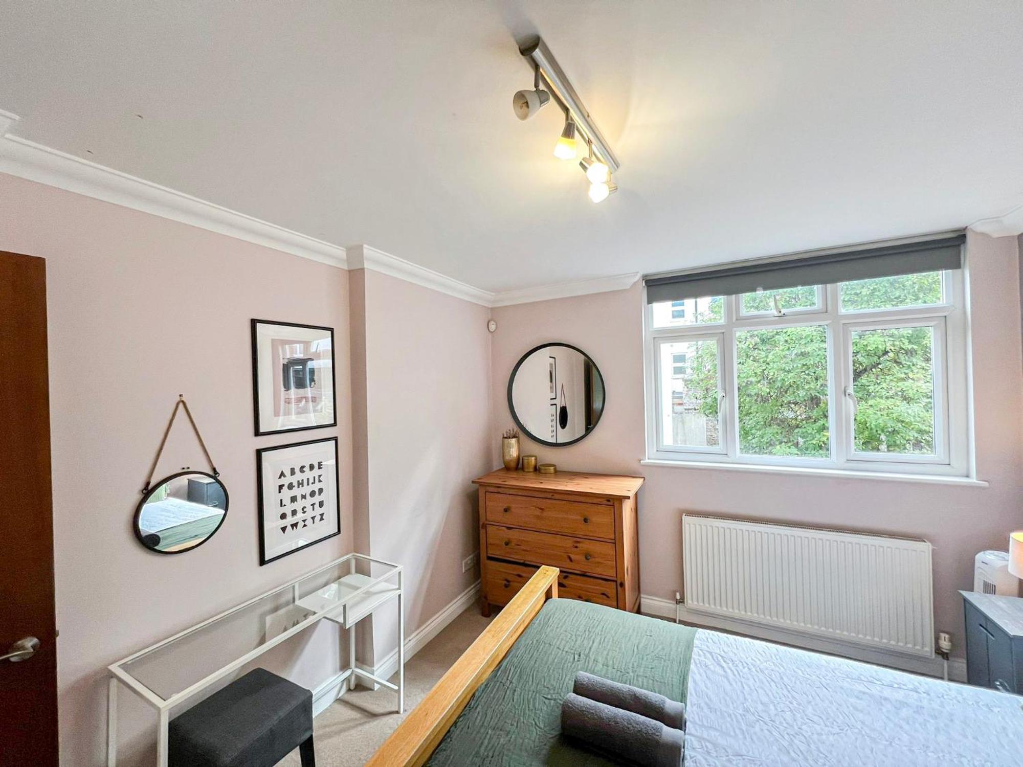 Lovely 4 Bedroom Flat With Ample Garden In Brondesbury, Kilburn Appartamento *