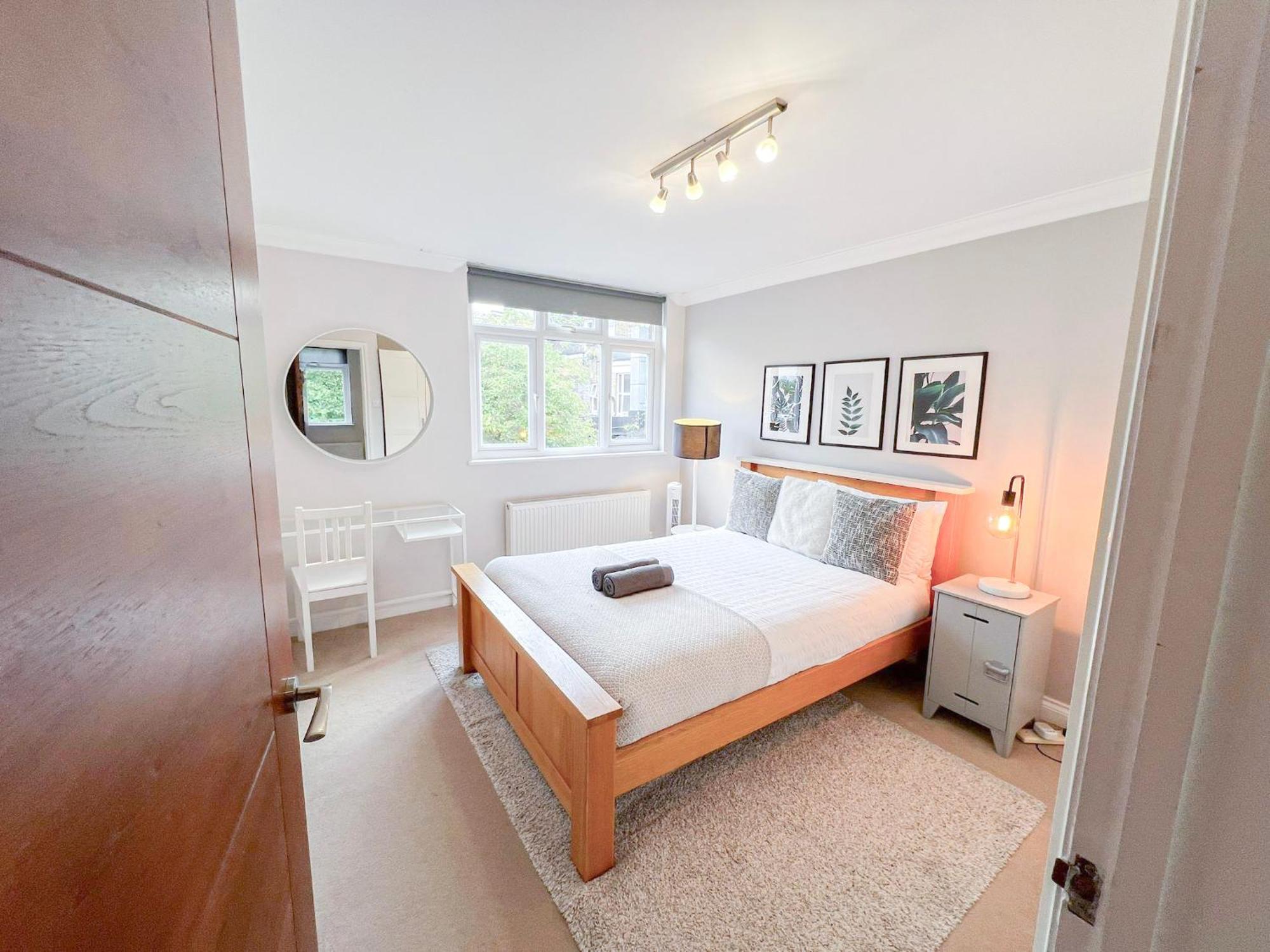 Lovely 4 Bedroom Flat With Ample Garden In Brondesbury, Kilburn Appartamento Londra