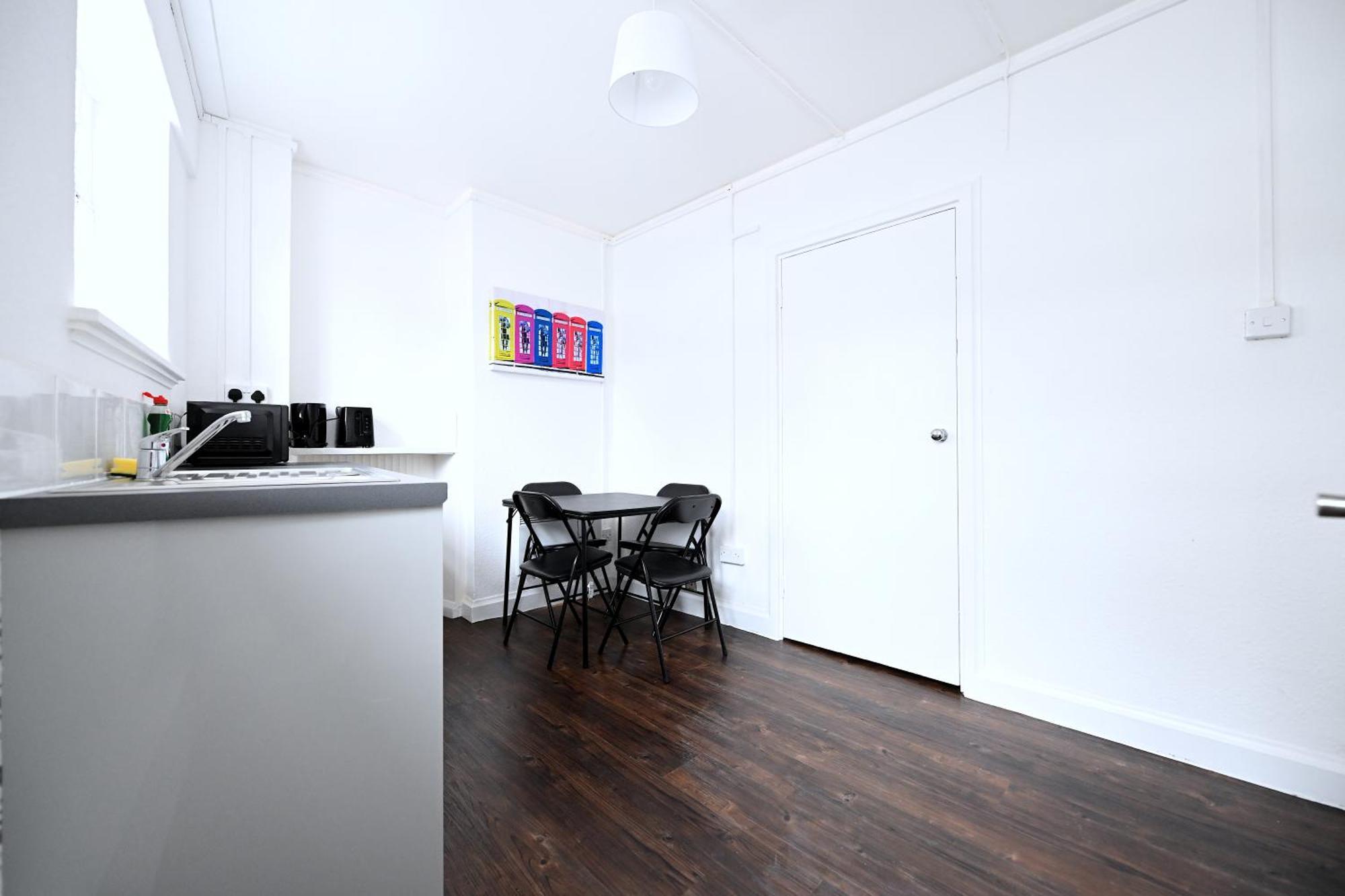 Appartement Peaceful And Leicester Square Londen