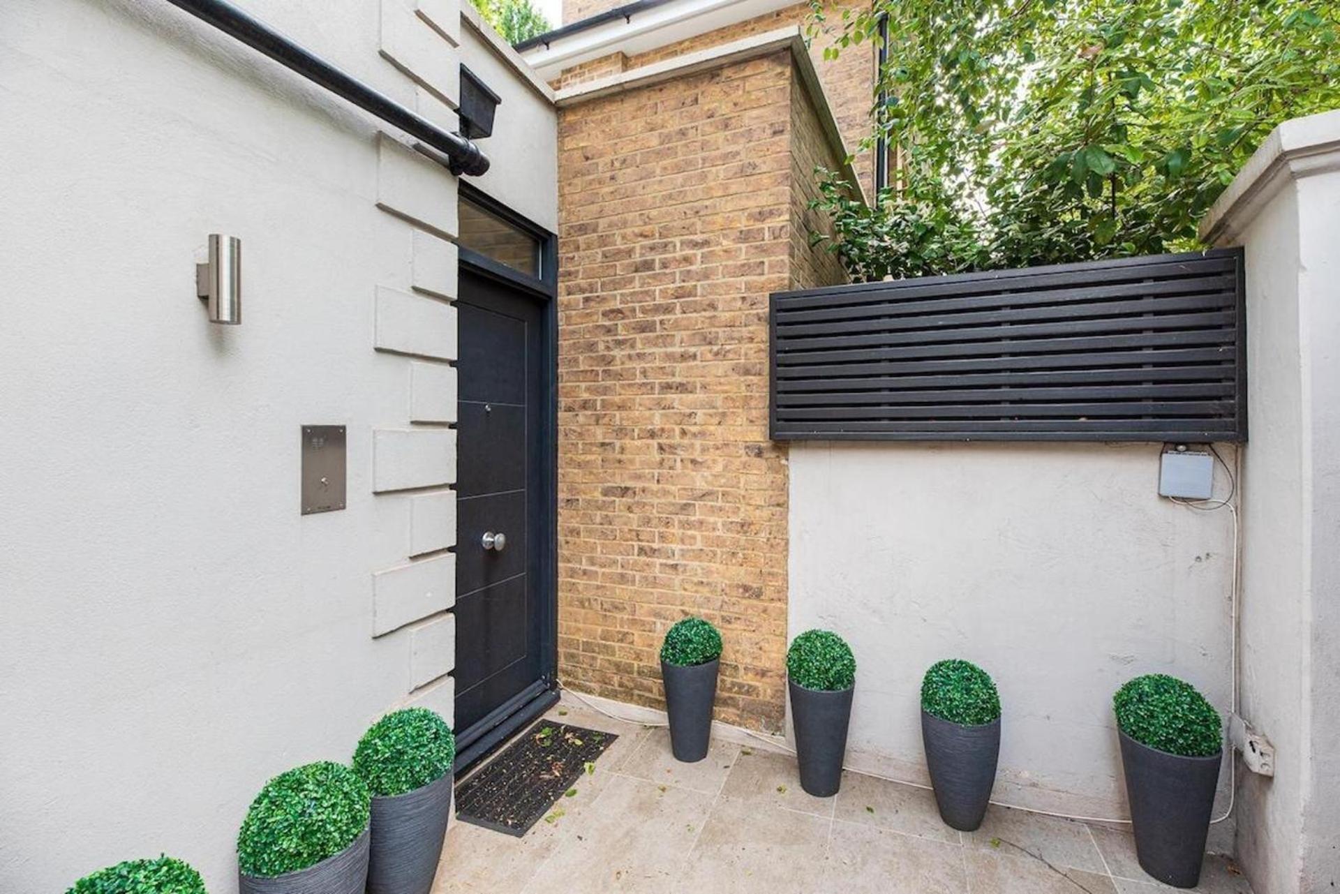 Spacious 4br Victorian Estate In Kensington *