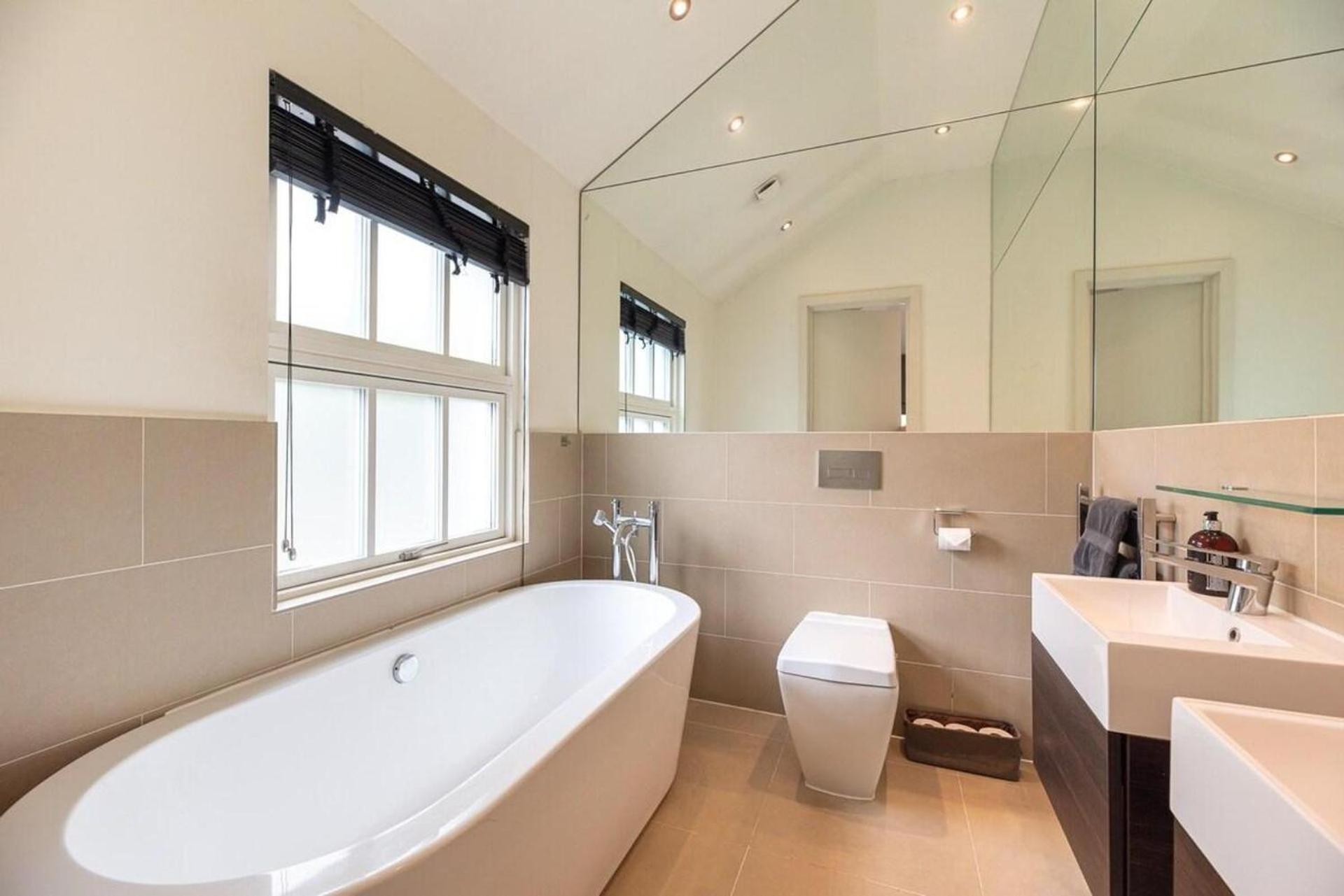 Spacious 4br Victorian Estate In Kensington Holiday home
