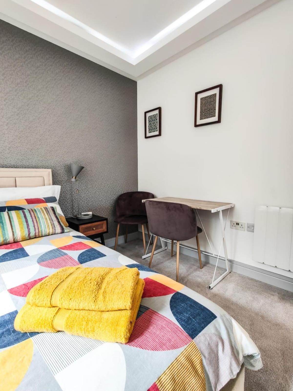 Stylish Modern In Nw6 London