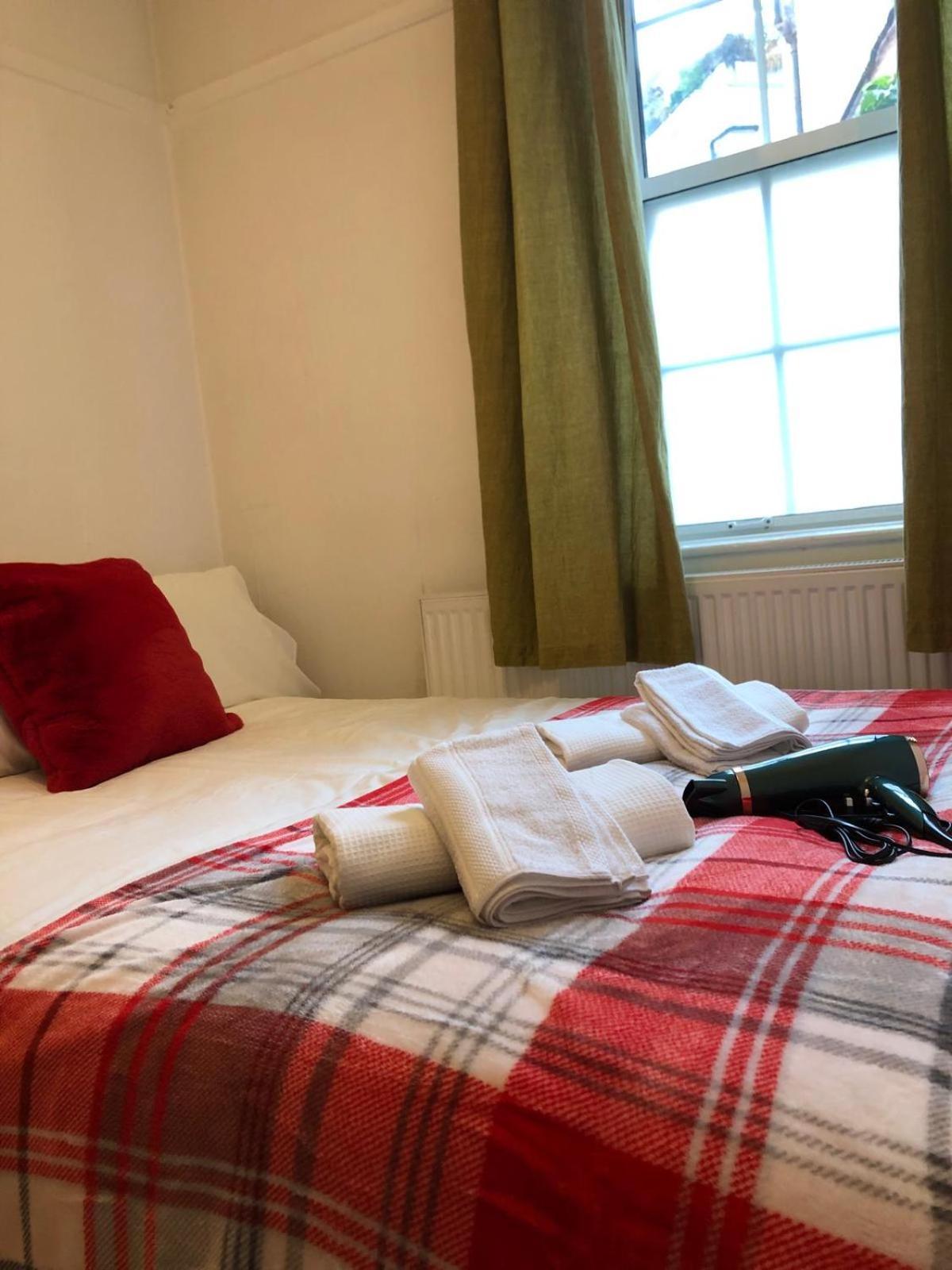 Comfy Private Bedrooms Near O2 Forum Kentish Town, Camden * Londen