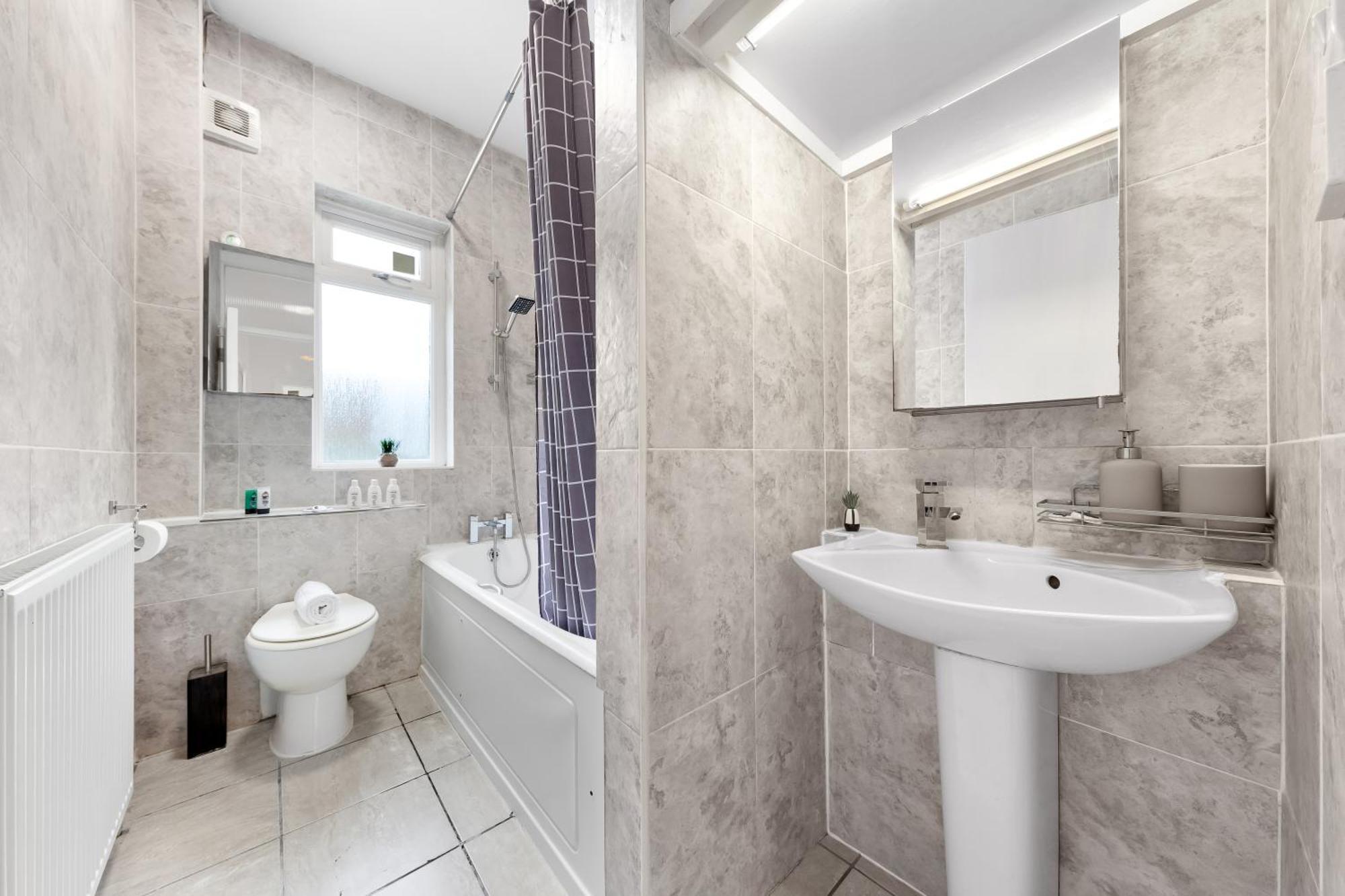 Duplex 3 Bed - Near Station - Golders - Londen