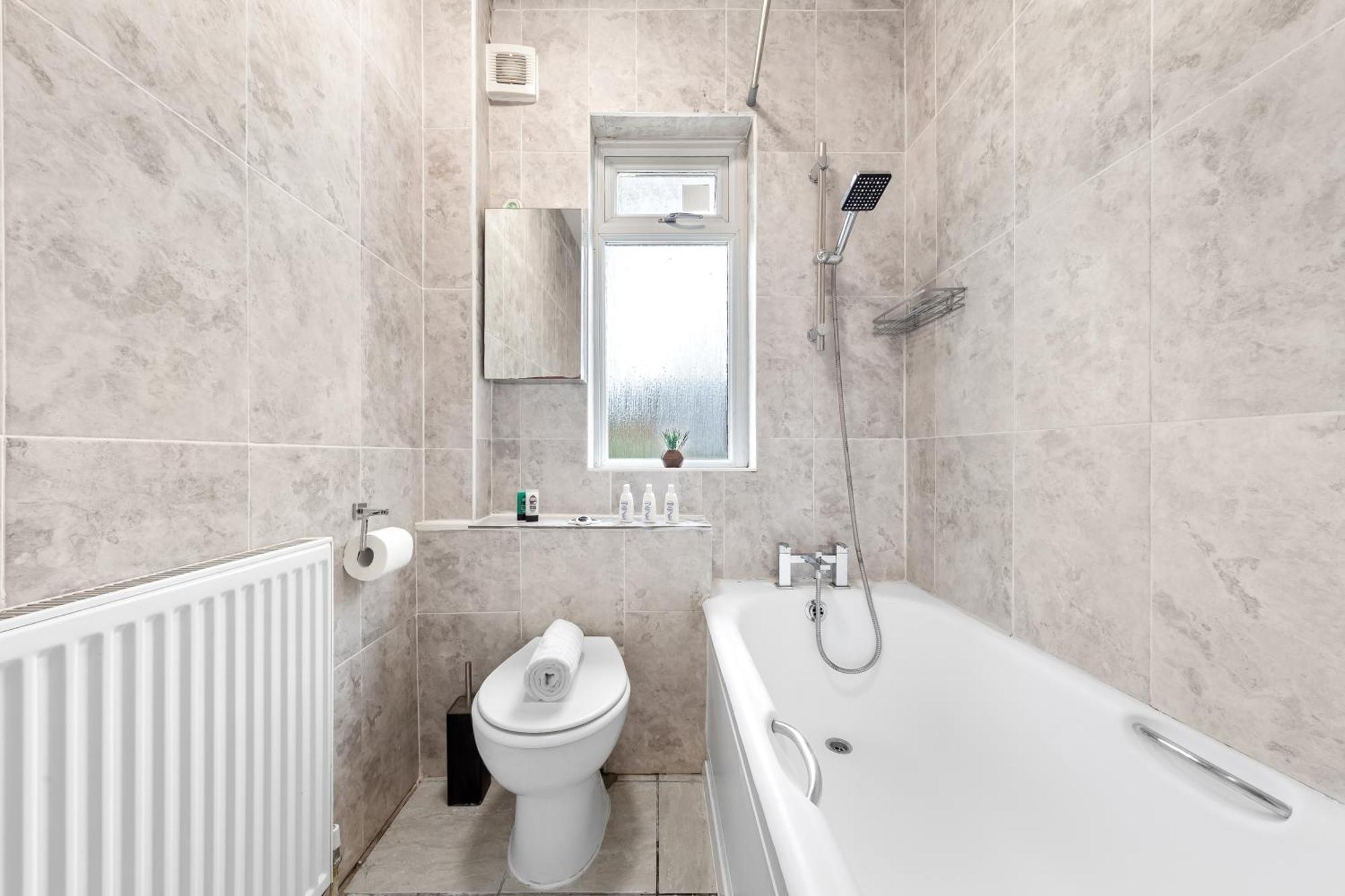 Lägenhet Duplex 3 Bed - Near Station - Golders - *