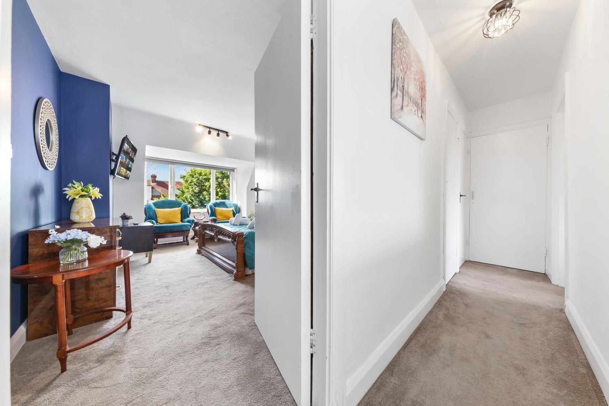Appartement Duplex 3 Bed - Near Station - Golders - Londen