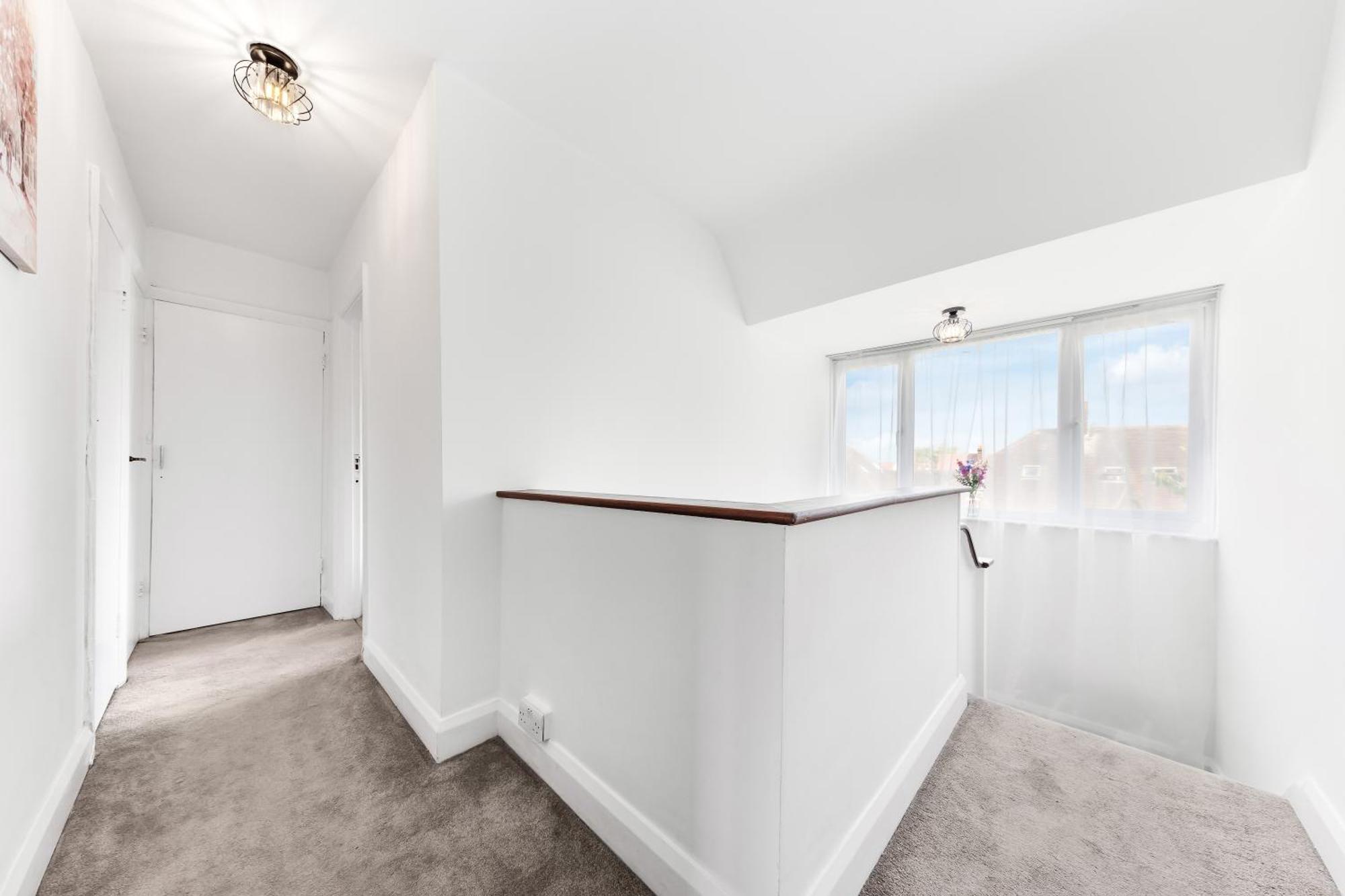 Duplex 3 Bed - Near Station - Golders - Lägenhet *