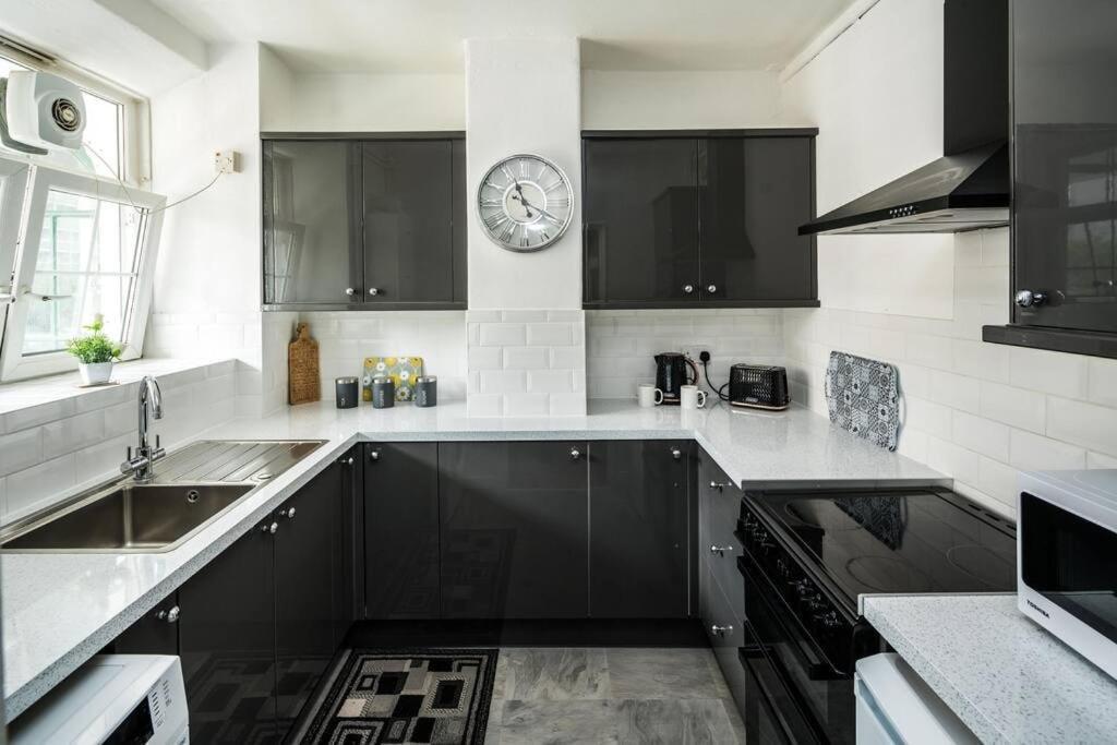 Cosy 3bd For 6 / 6 Beds London
